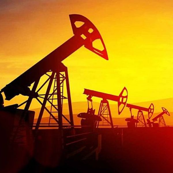 Giá dầu tăng sau khi Trung Quốc cân nhắc miễn thuế nhập khẩu